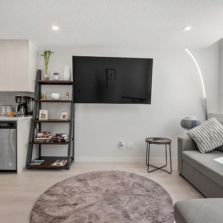 Cozy Rockland Park Unit+Parking Apartment YYC Exterior foto