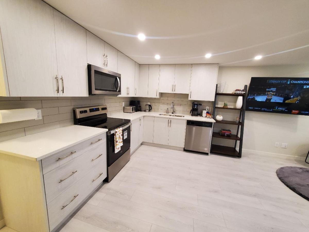 Cozy Rockland Park Unit+Parking Apartment YYC Exterior foto