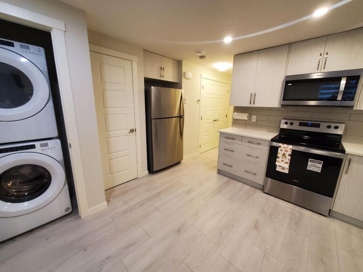 Cozy Rockland Park Unit+Parking Apartment YYC Exterior foto