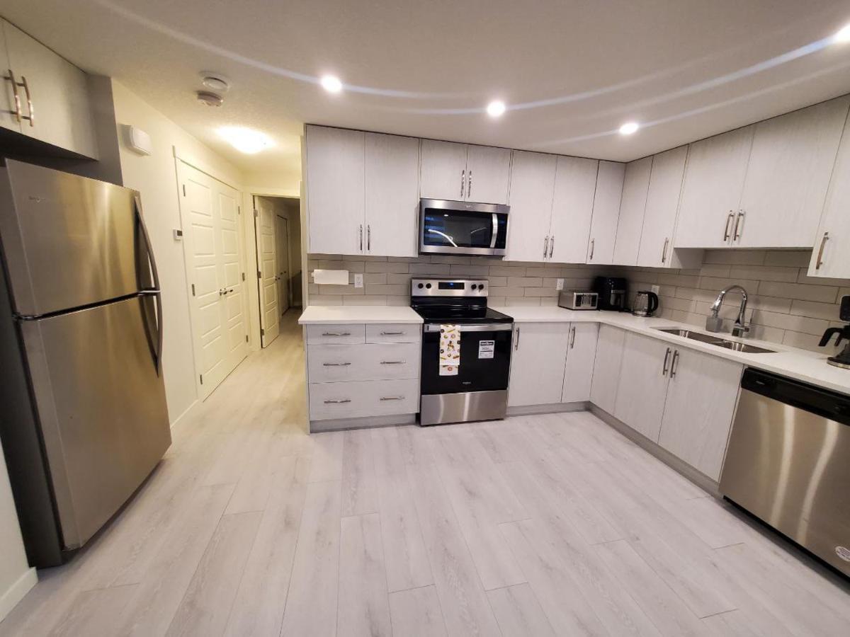 Cozy Rockland Park Unit+Parking Apartment YYC Exterior foto