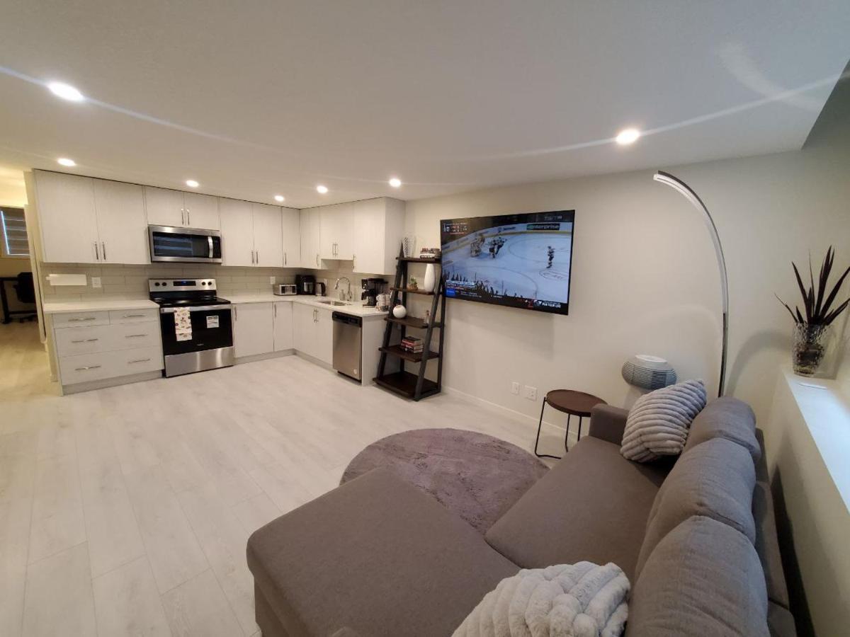 Cozy Rockland Park Unit+Parking Apartment YYC Exterior foto