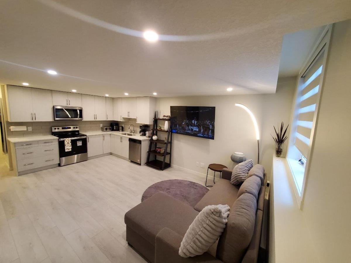 Cozy Rockland Park Unit+Parking Apartment YYC Exterior foto