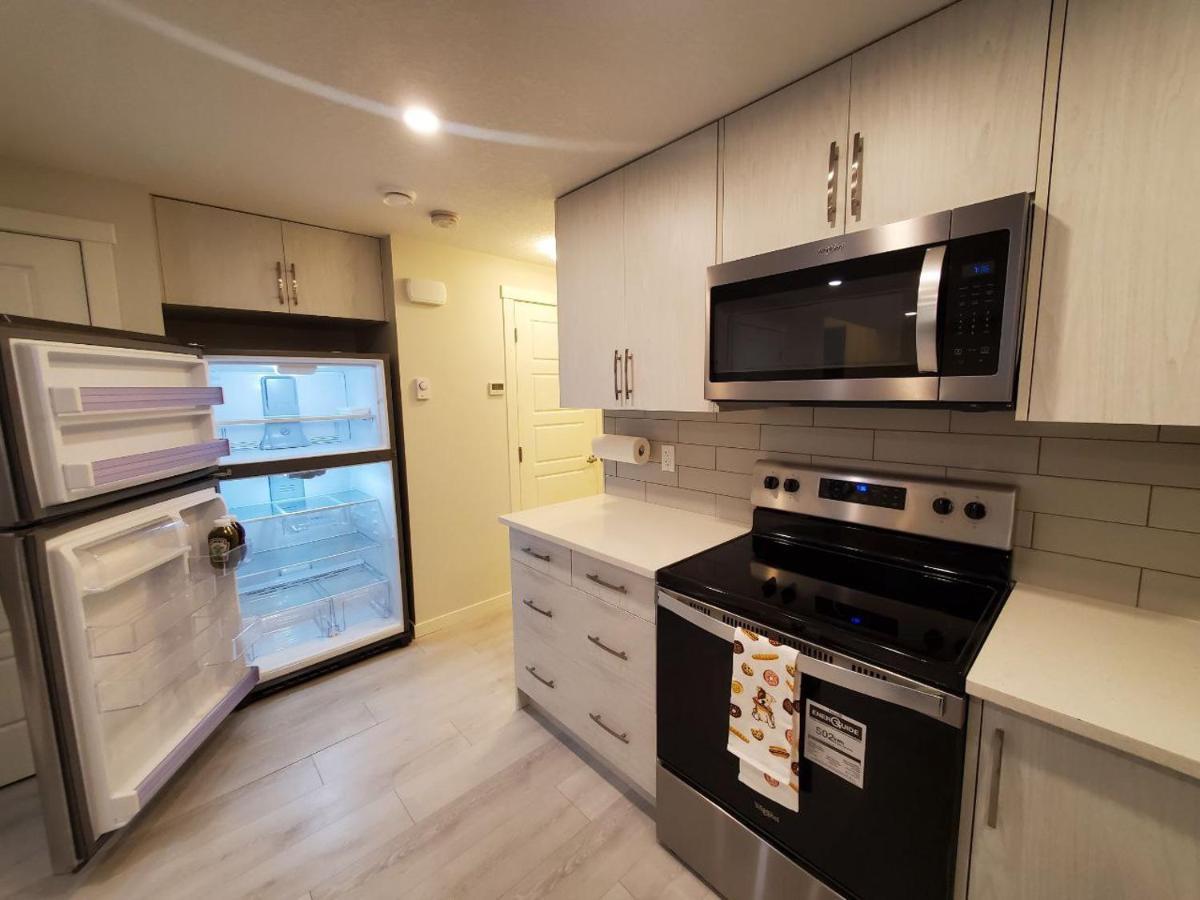 Cozy Rockland Park Unit+Parking Apartment YYC Exterior foto