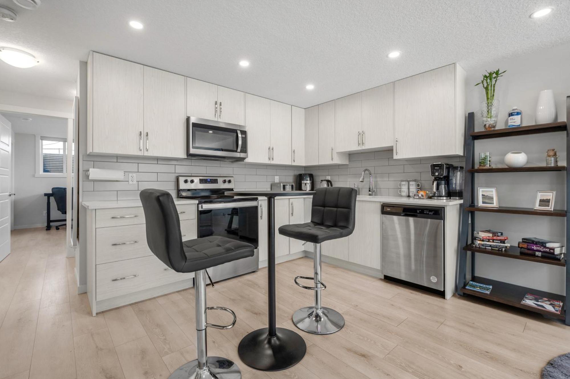 Cozy Rockland Park Unit+Parking Apartment YYC Exterior foto