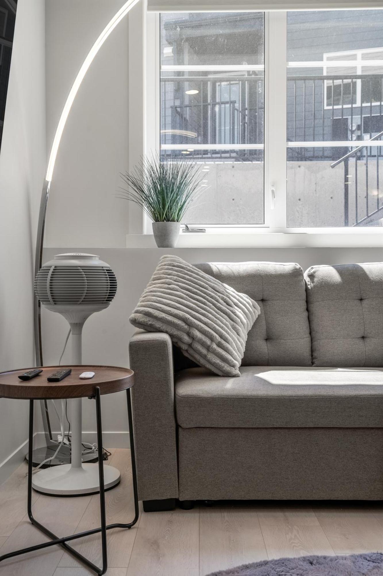 Cozy Rockland Park Unit+Parking Apartment YYC Exterior foto