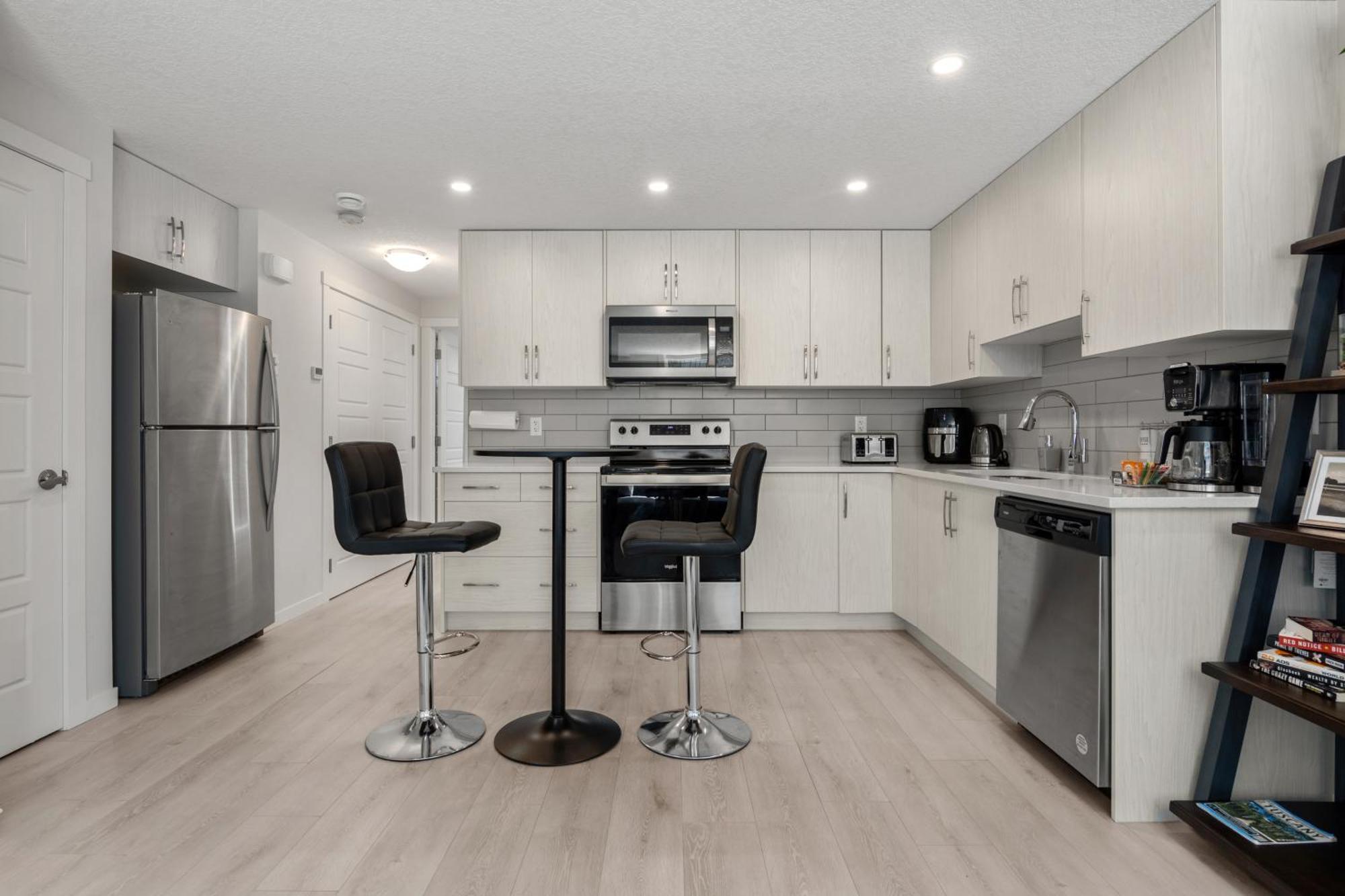 Cozy Rockland Park Unit+Parking Apartment YYC Exterior foto