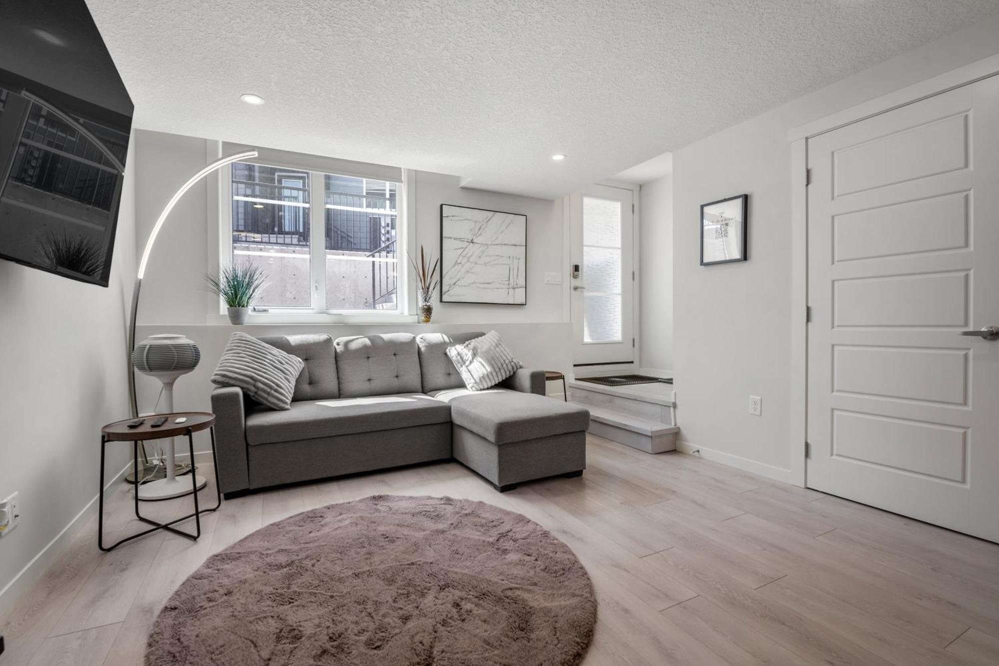 Cozy Rockland Park Unit+Parking Apartment YYC Exterior foto