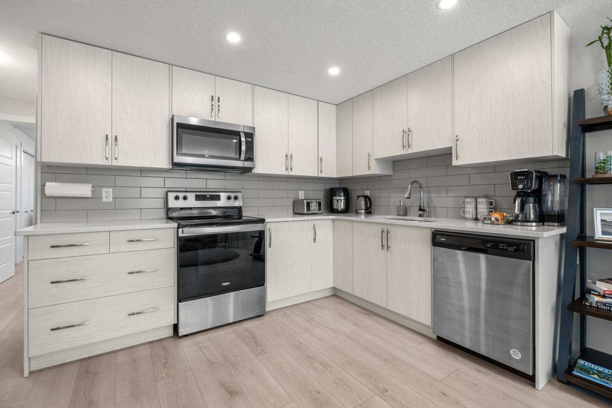 Cozy Rockland Park Unit+Parking Apartment YYC Exterior foto