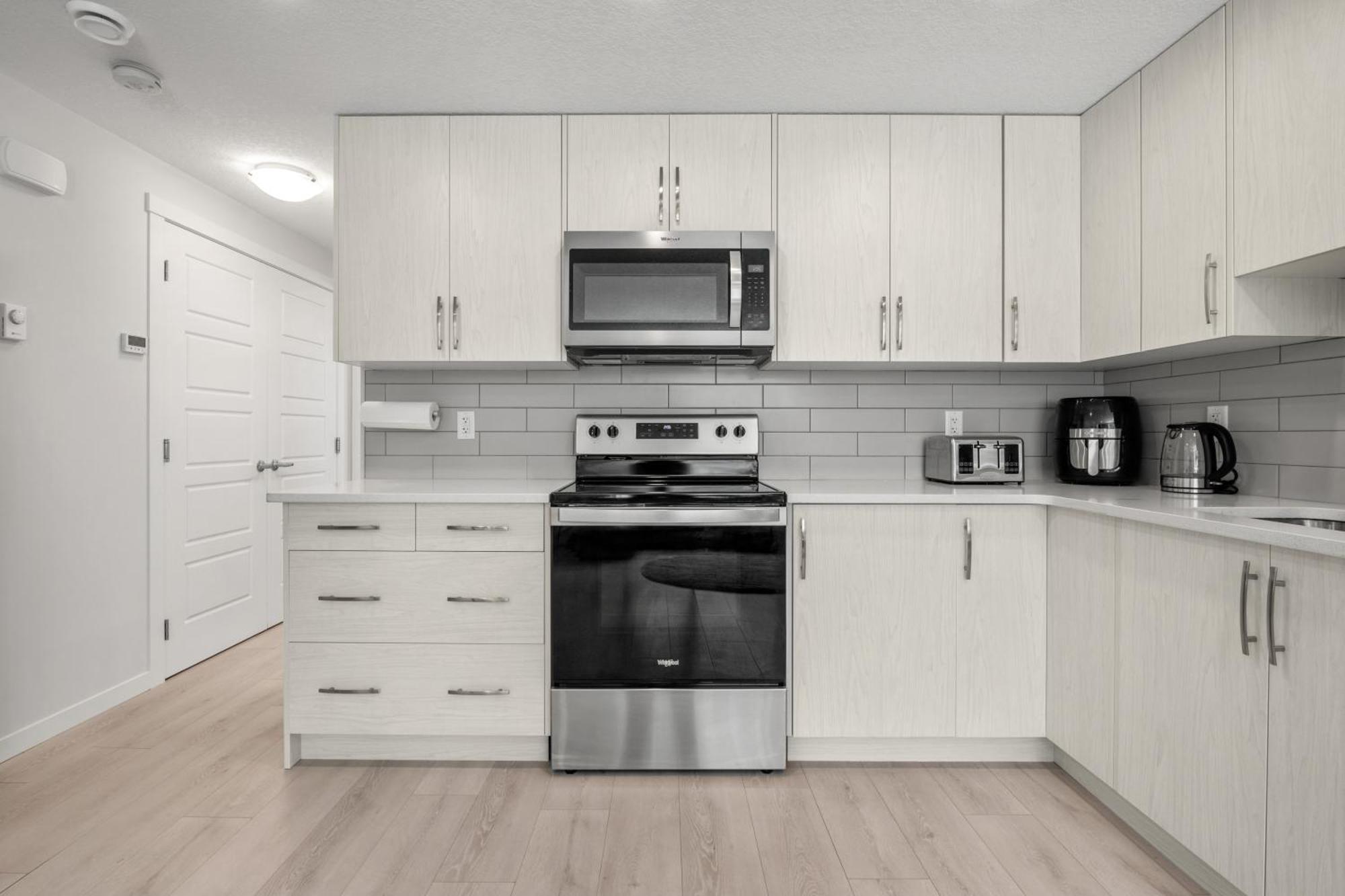Cozy Rockland Park Unit+Parking Apartment YYC Exterior foto
